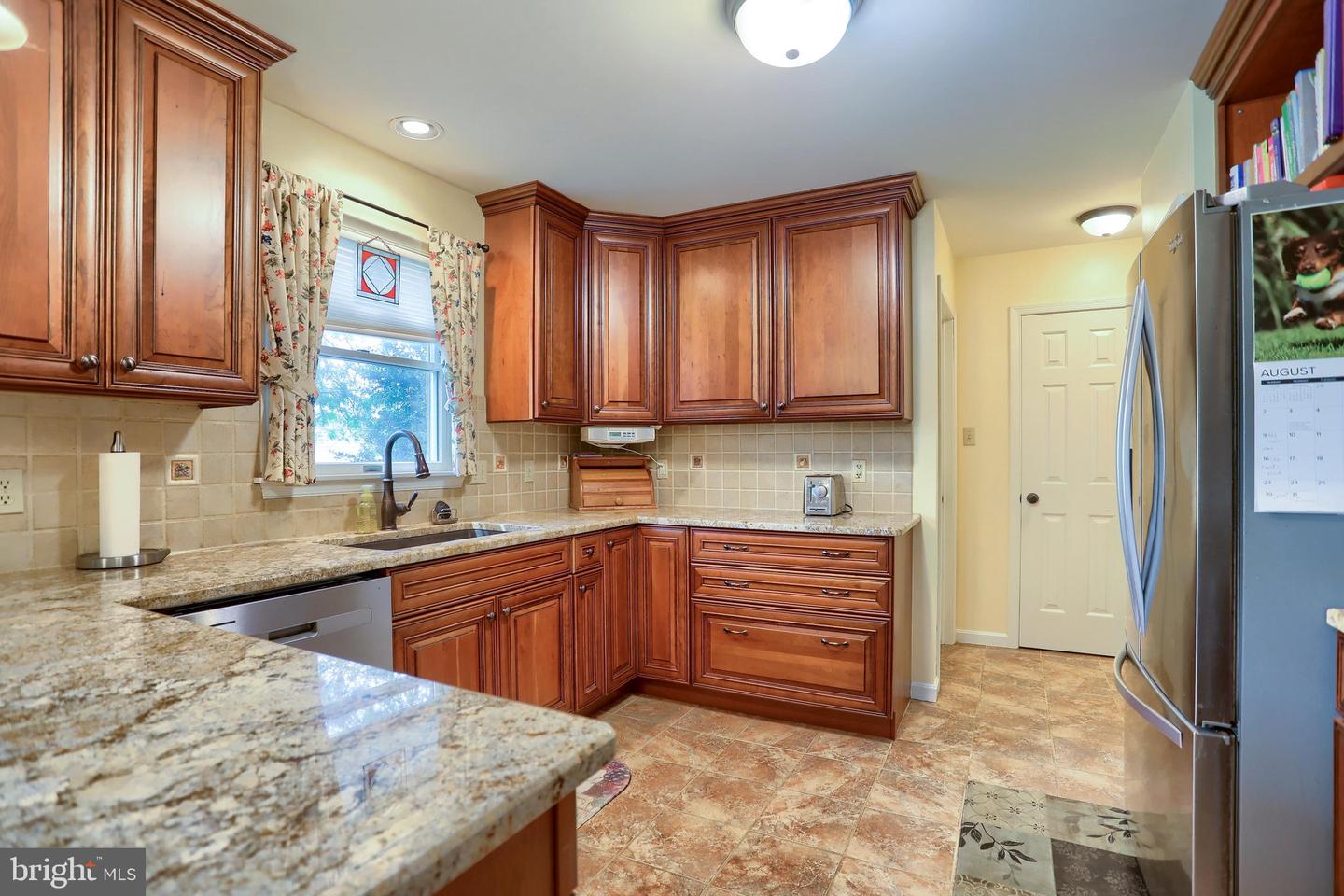 202 Fox Grove Pl Property Photo 14