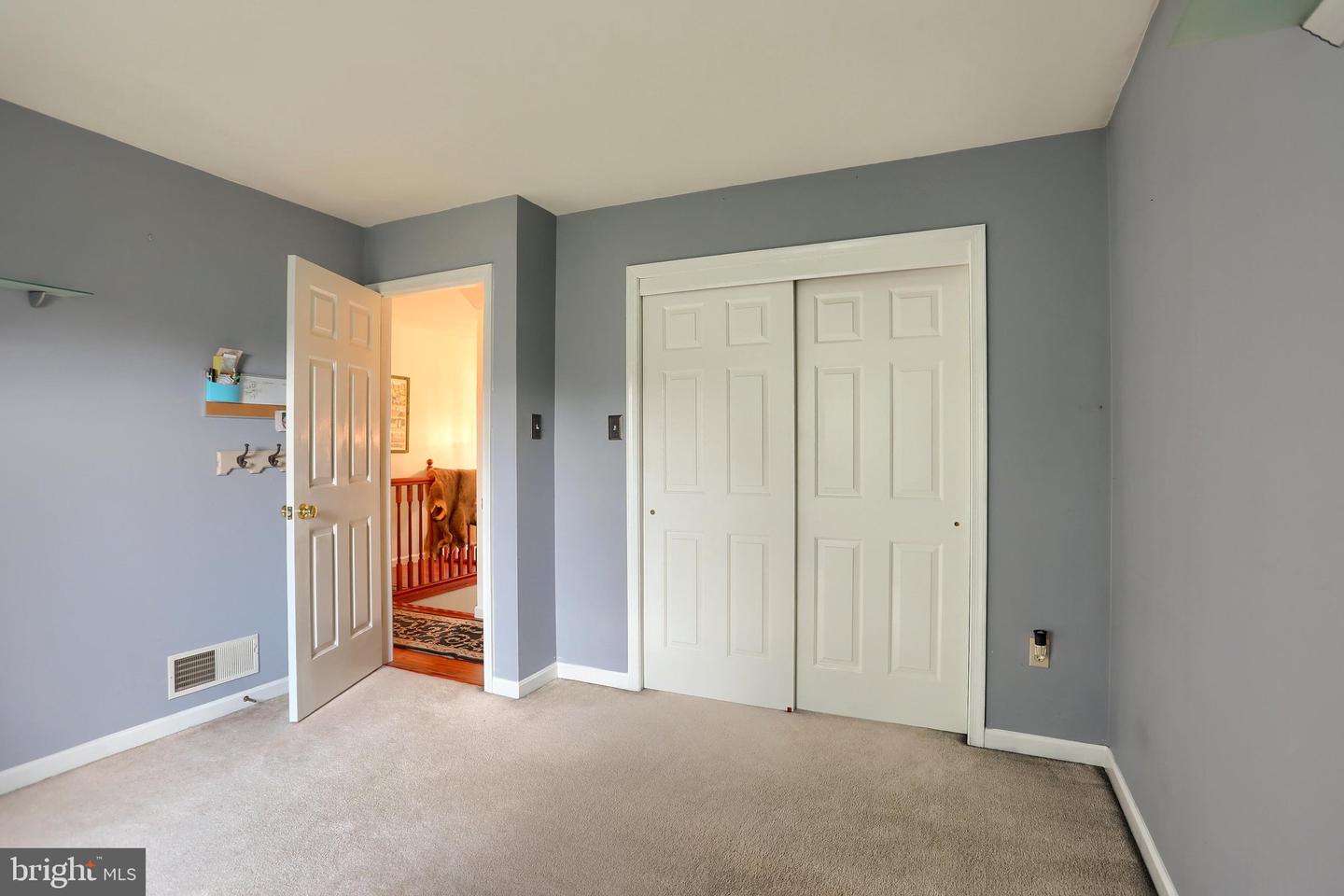 202 Fox Grove Pl Property Photo 18