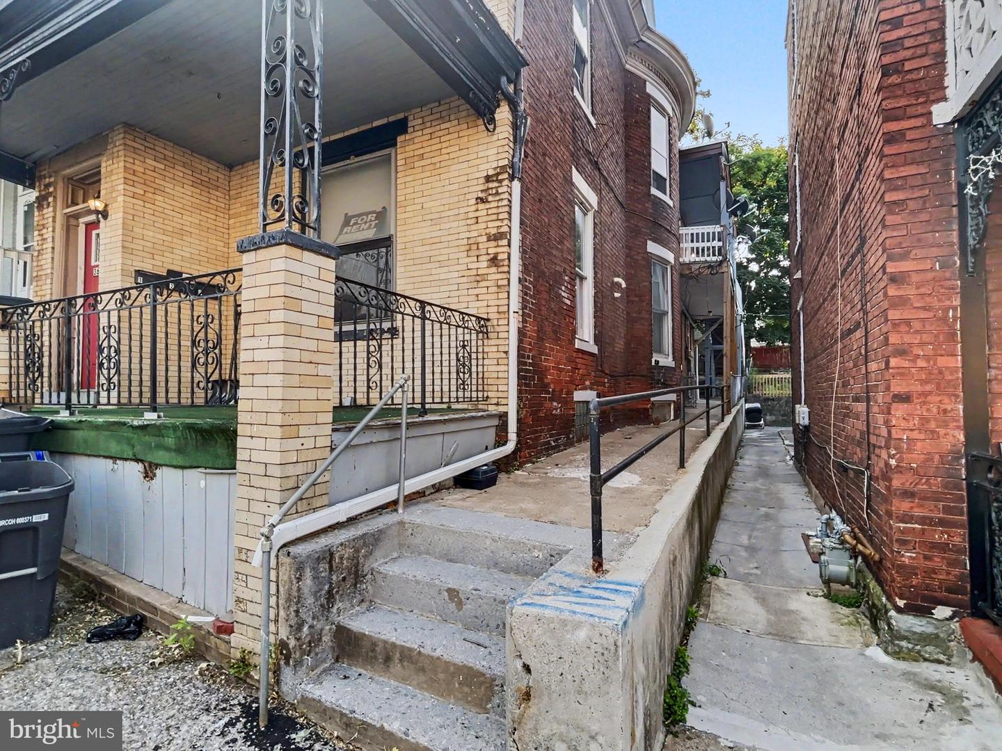 362 Locust St Property Photo 2