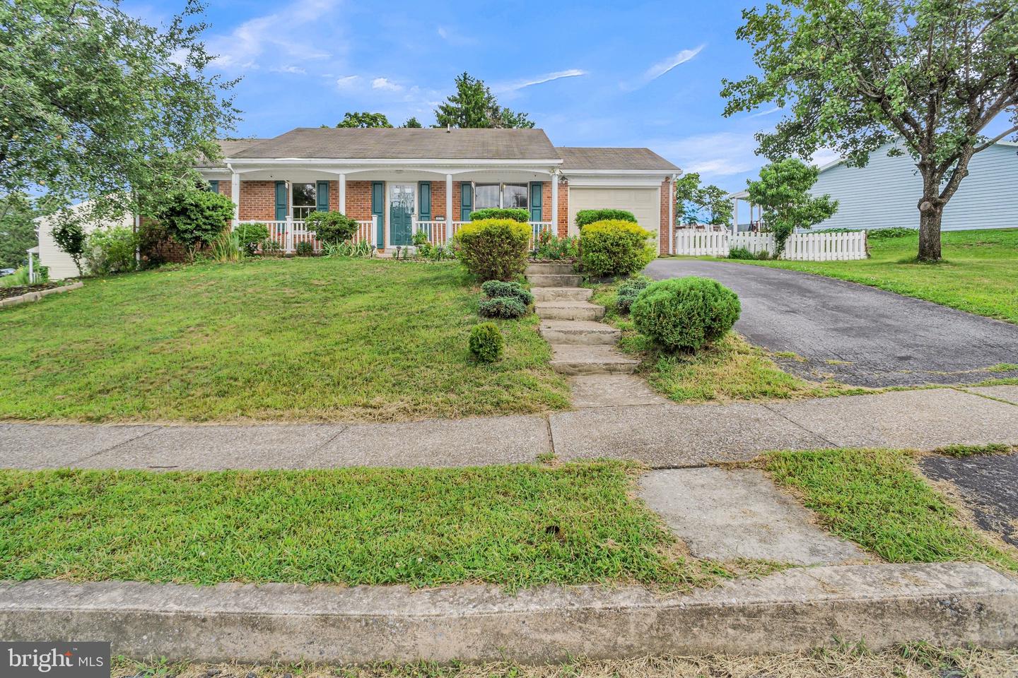 573 Wellington Rd Property Photo 1