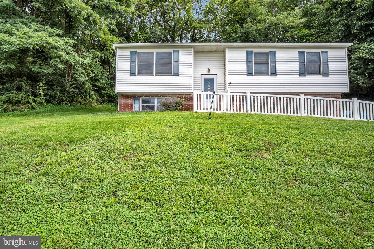 396 Whiteside Ave Property Photo 1