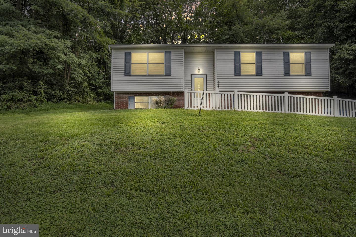 396 Whiteside Ave Property Photo 2
