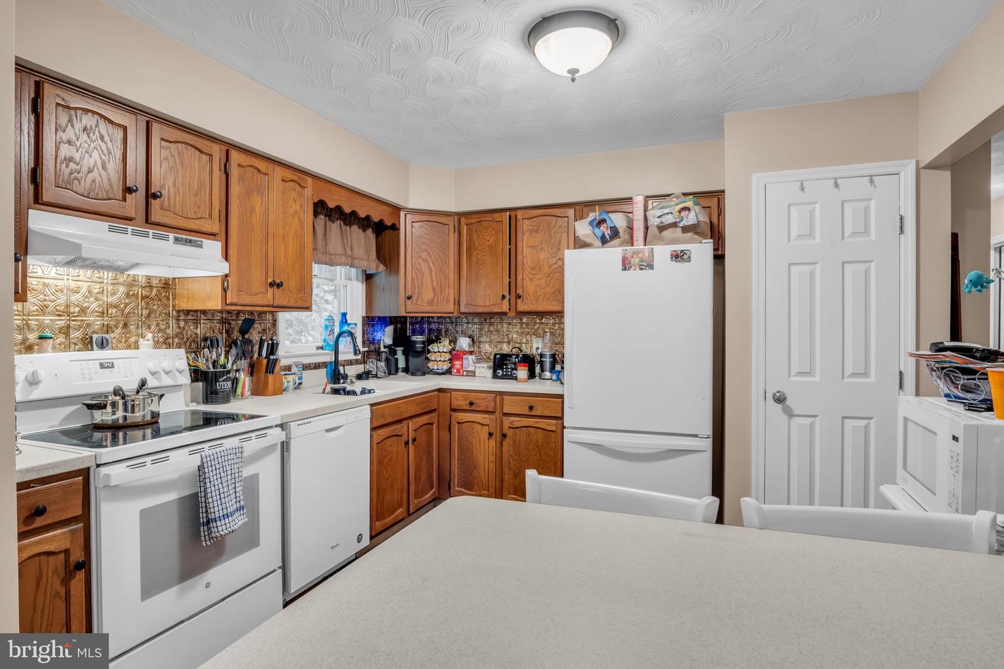 396 Whiteside Ave Property Photo 11