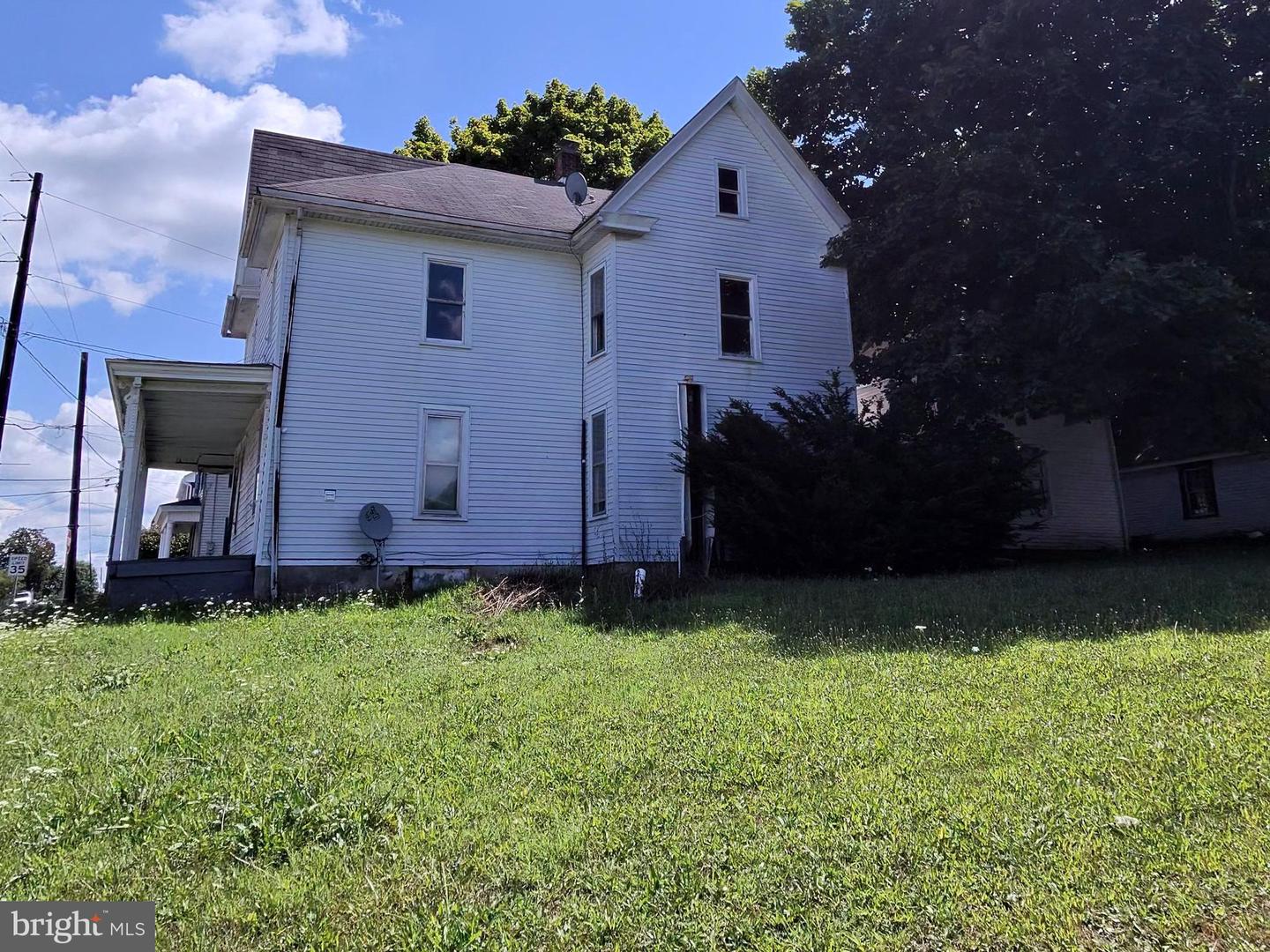 255 W Market St Property Photo 5