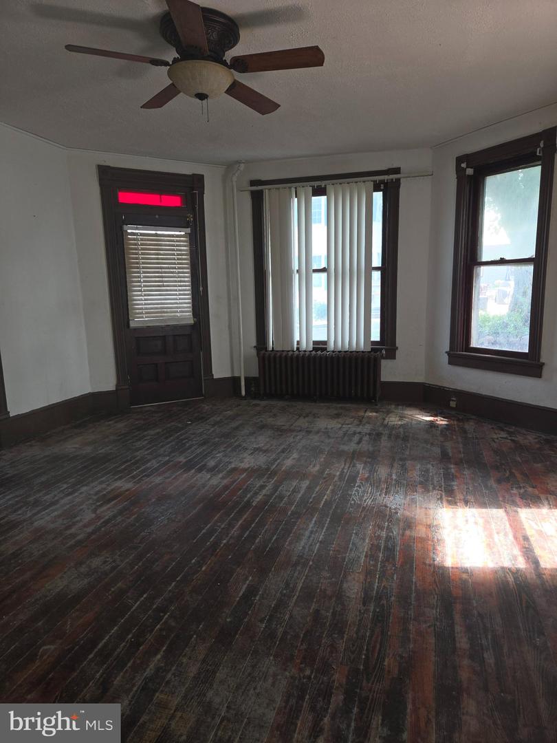 255 W Market St Property Photo 6