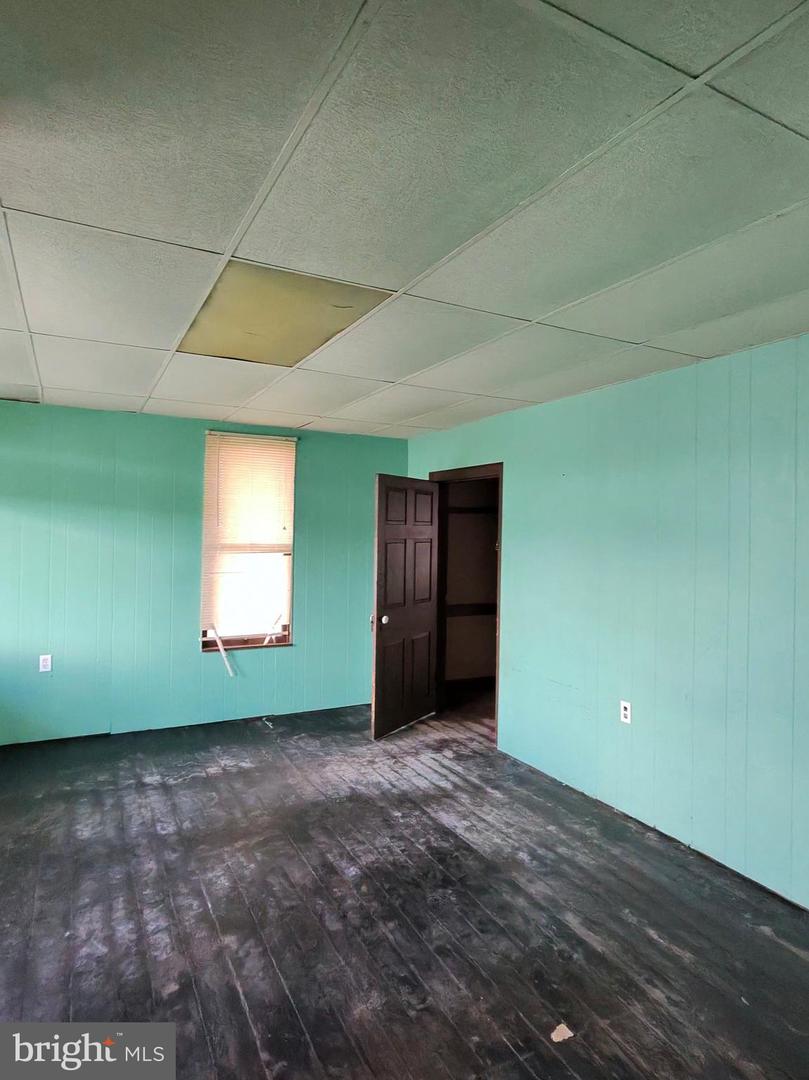 255 W Market St Property Photo 10