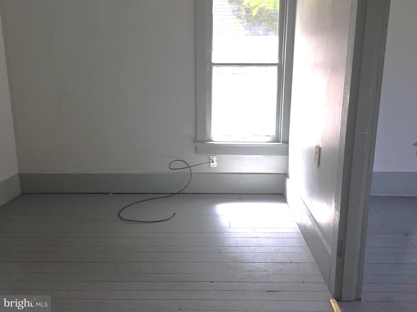 255 W Market St Property Photo 16