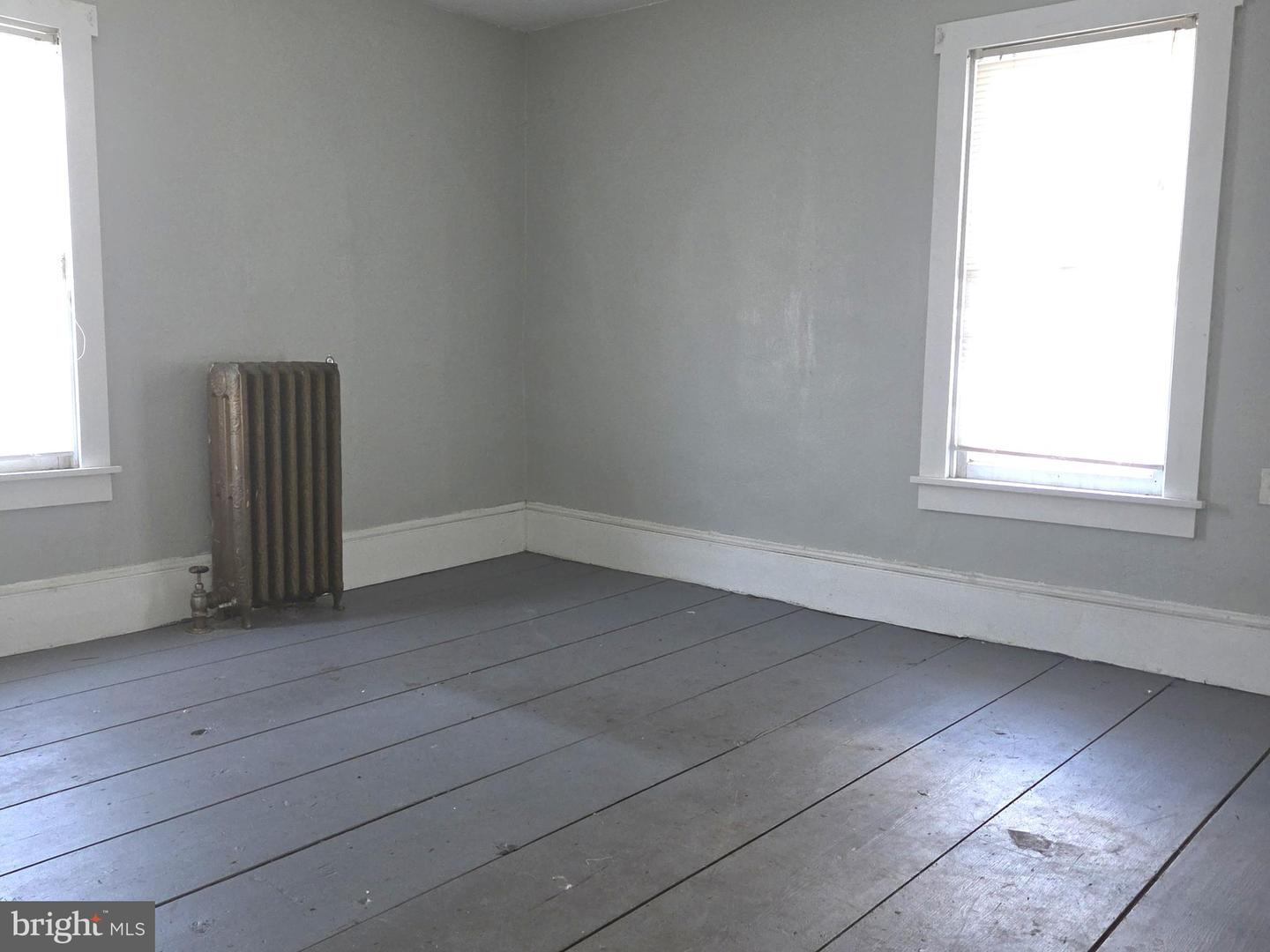 255 W Market St Property Photo 17