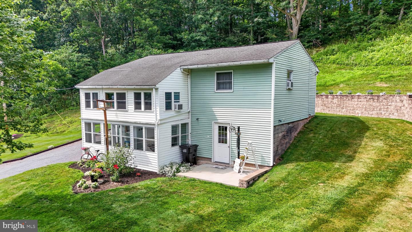 542 Honeymoon Trail Rd Property Photo 3