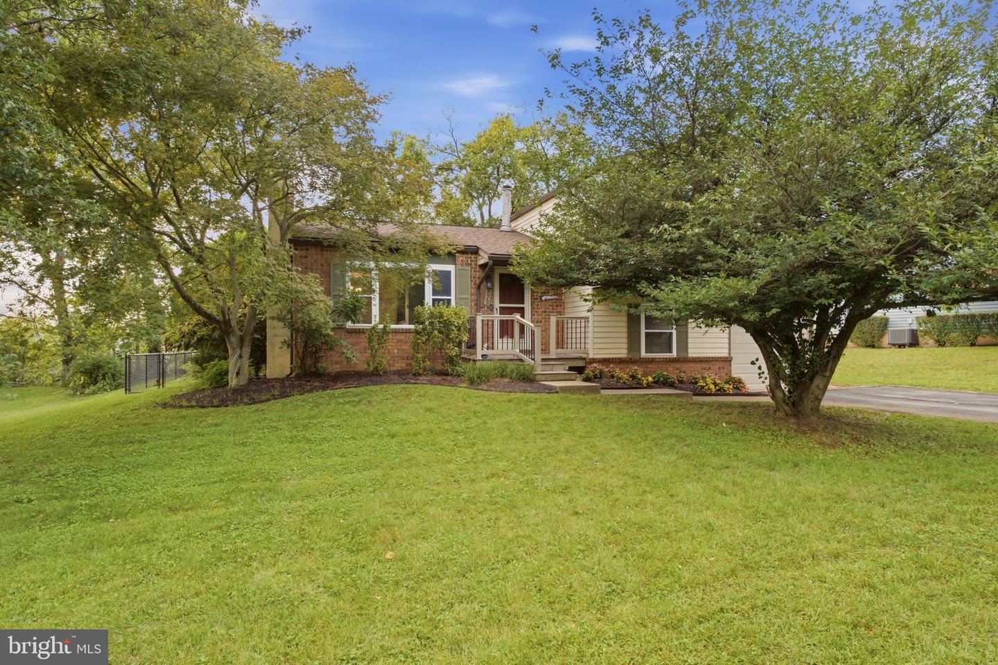 873 BLUE JAY RD Property Photo 1