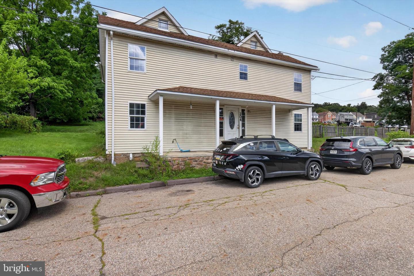 204 Walnut St Property Photo 2