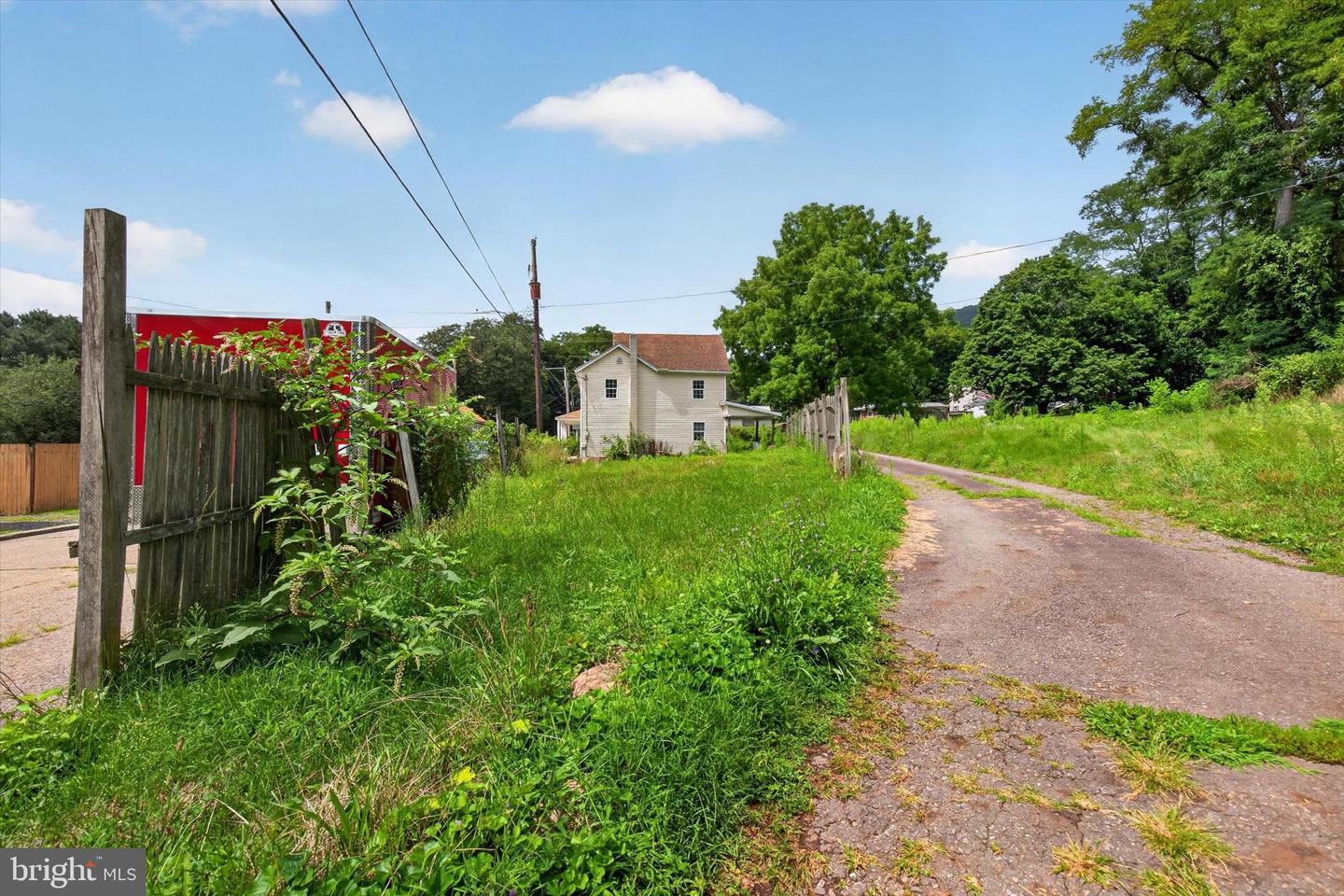 204 Walnut St Property Photo 32