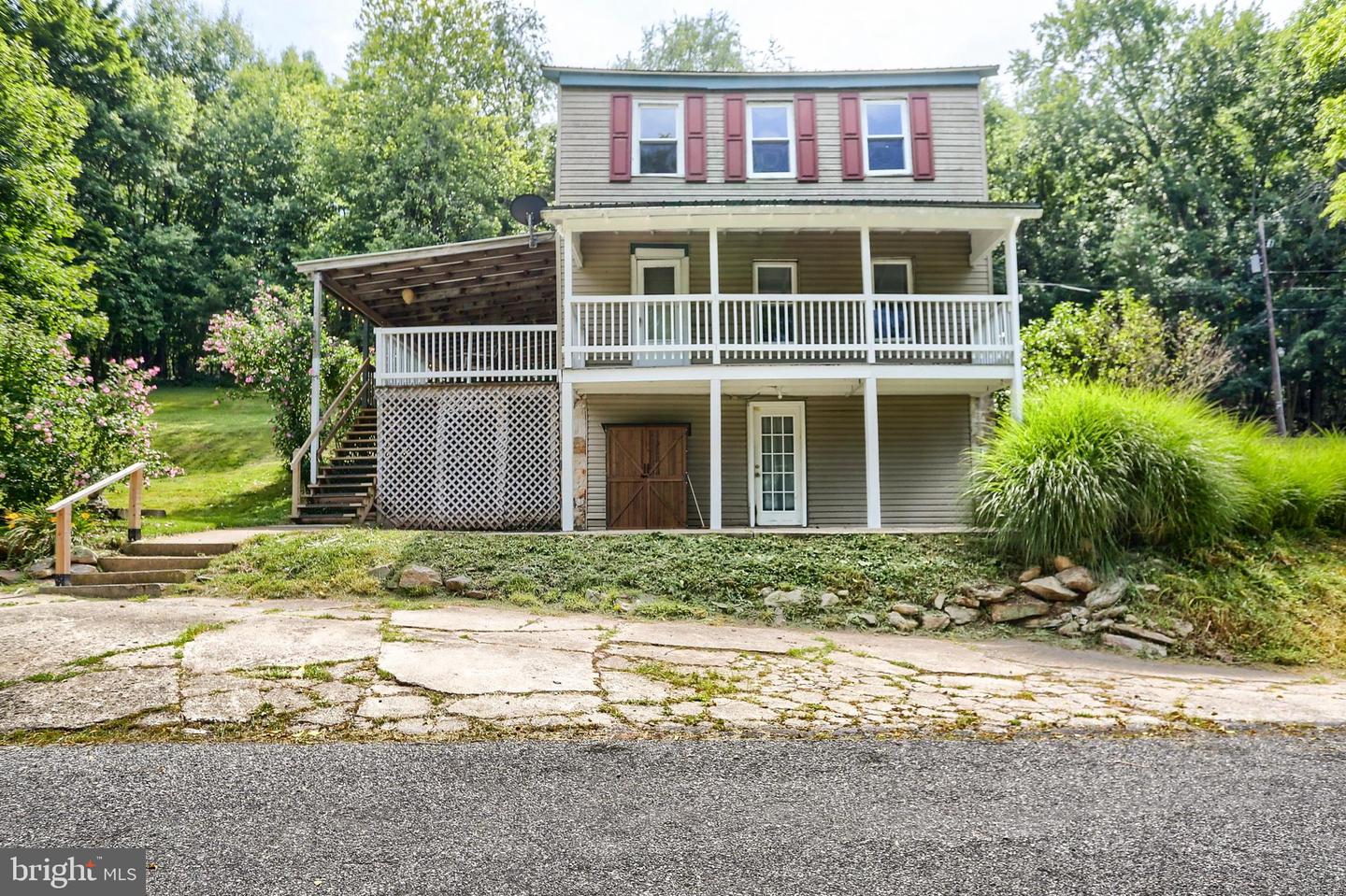 301 Lenker Rd Property Photo 1