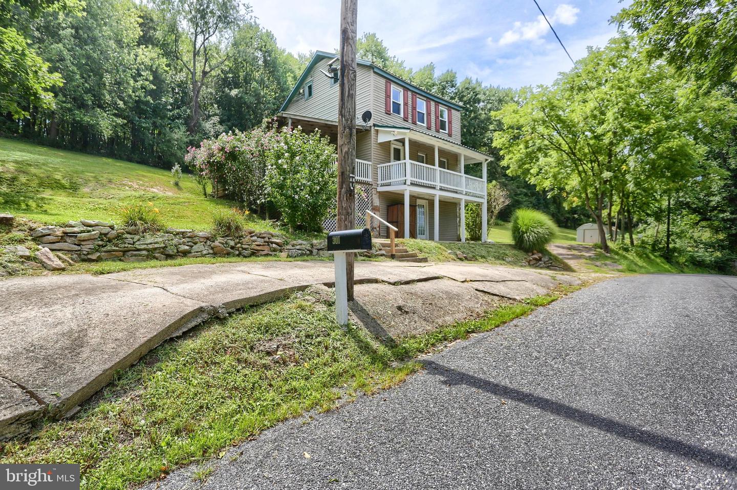 301 Lenker Rd Property Photo 2