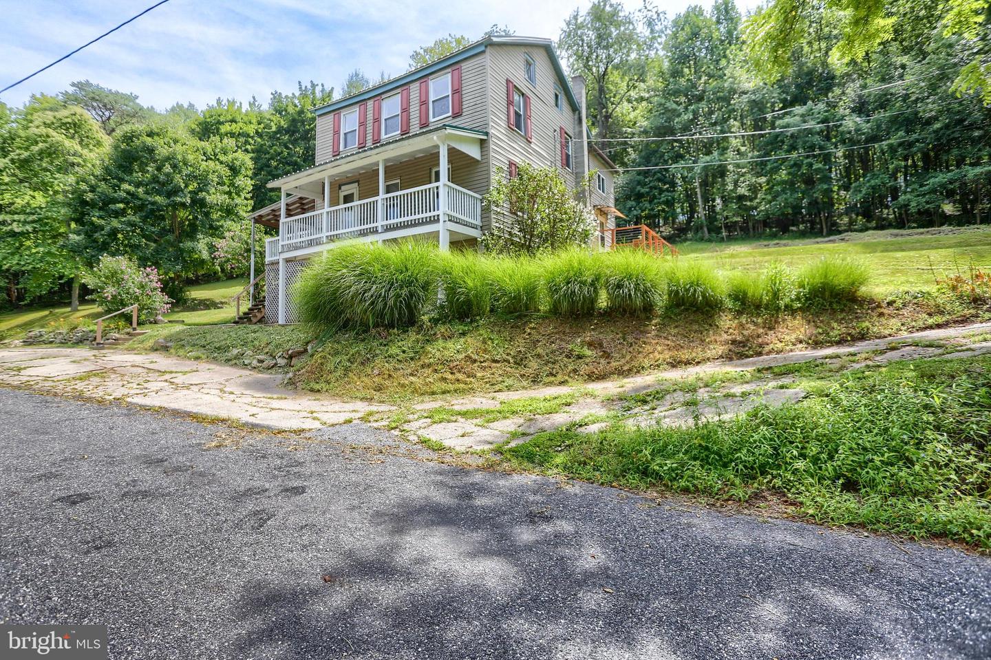 301 Lenker Rd Property Photo 3