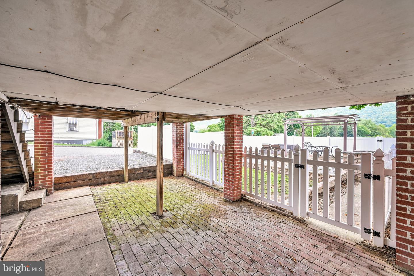 623 Pottsville St Property Photo 28