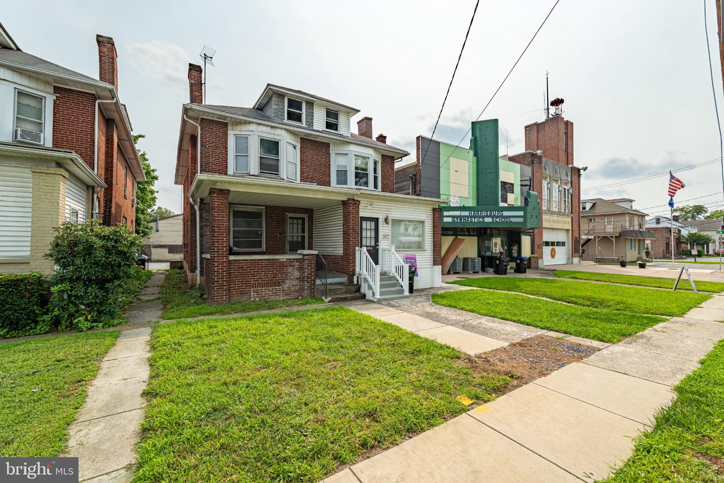 3431 Derry St Property Photo 4