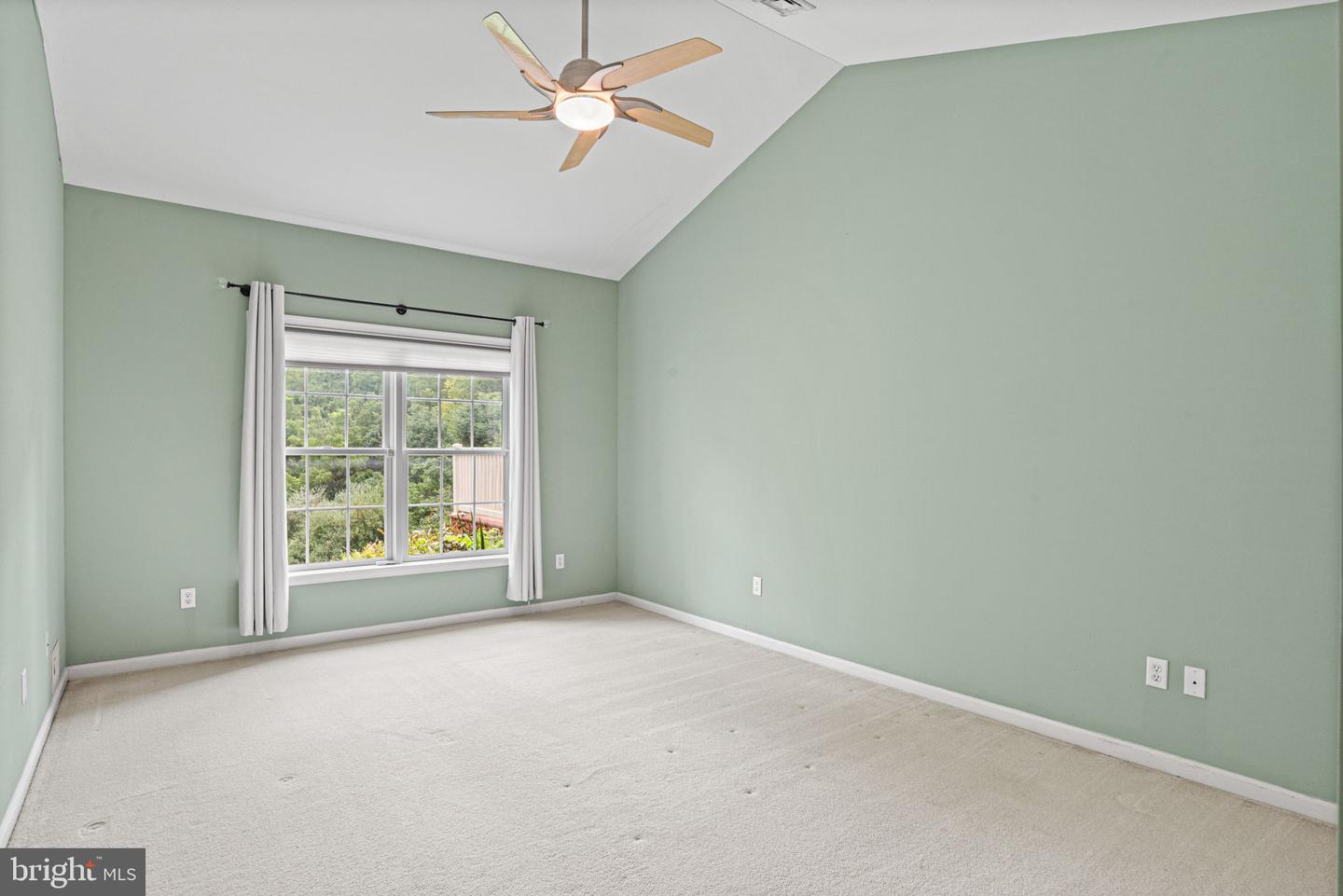 2271 Southpoint Dr Property Photo 32