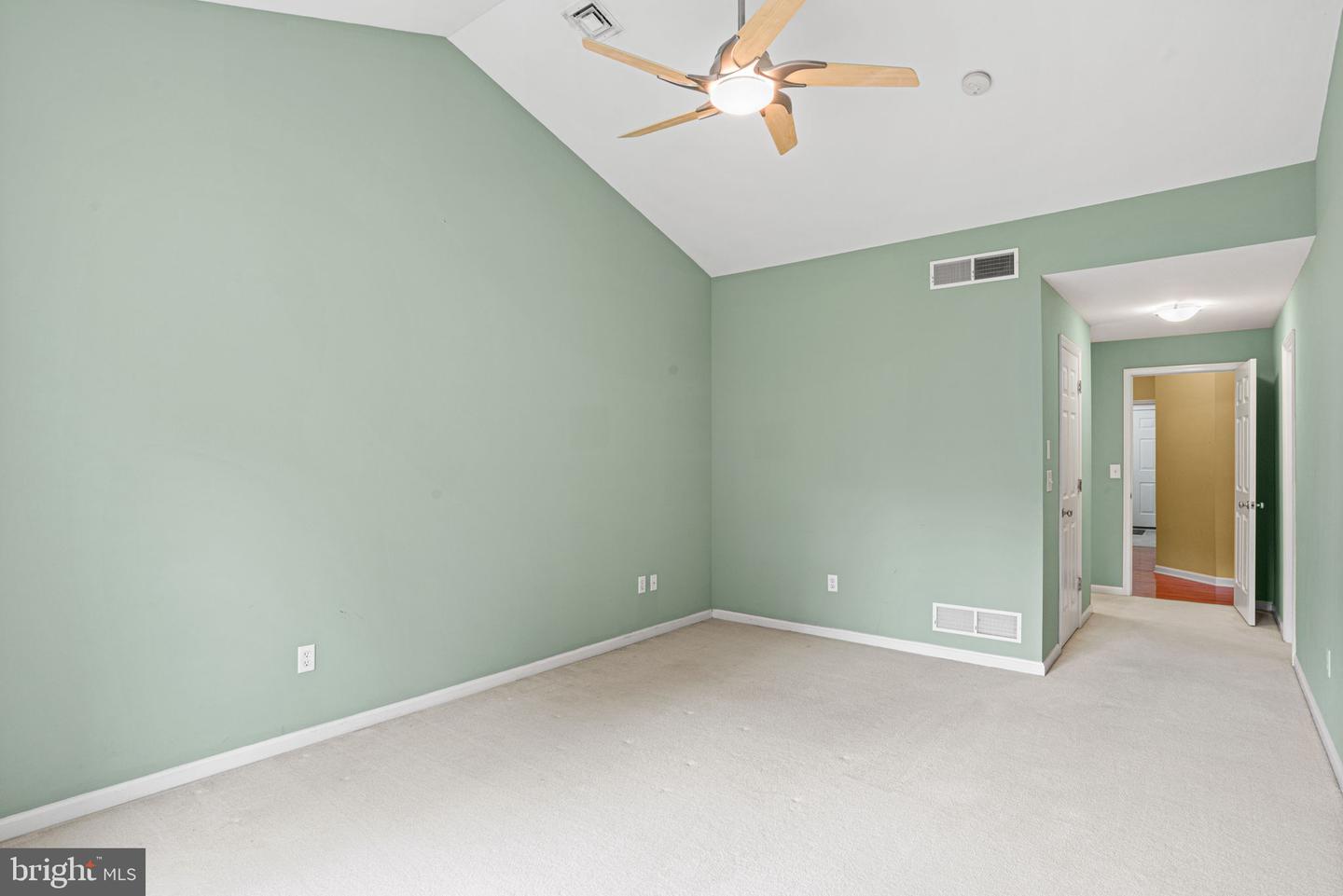 2271 Southpoint Dr Property Photo 35