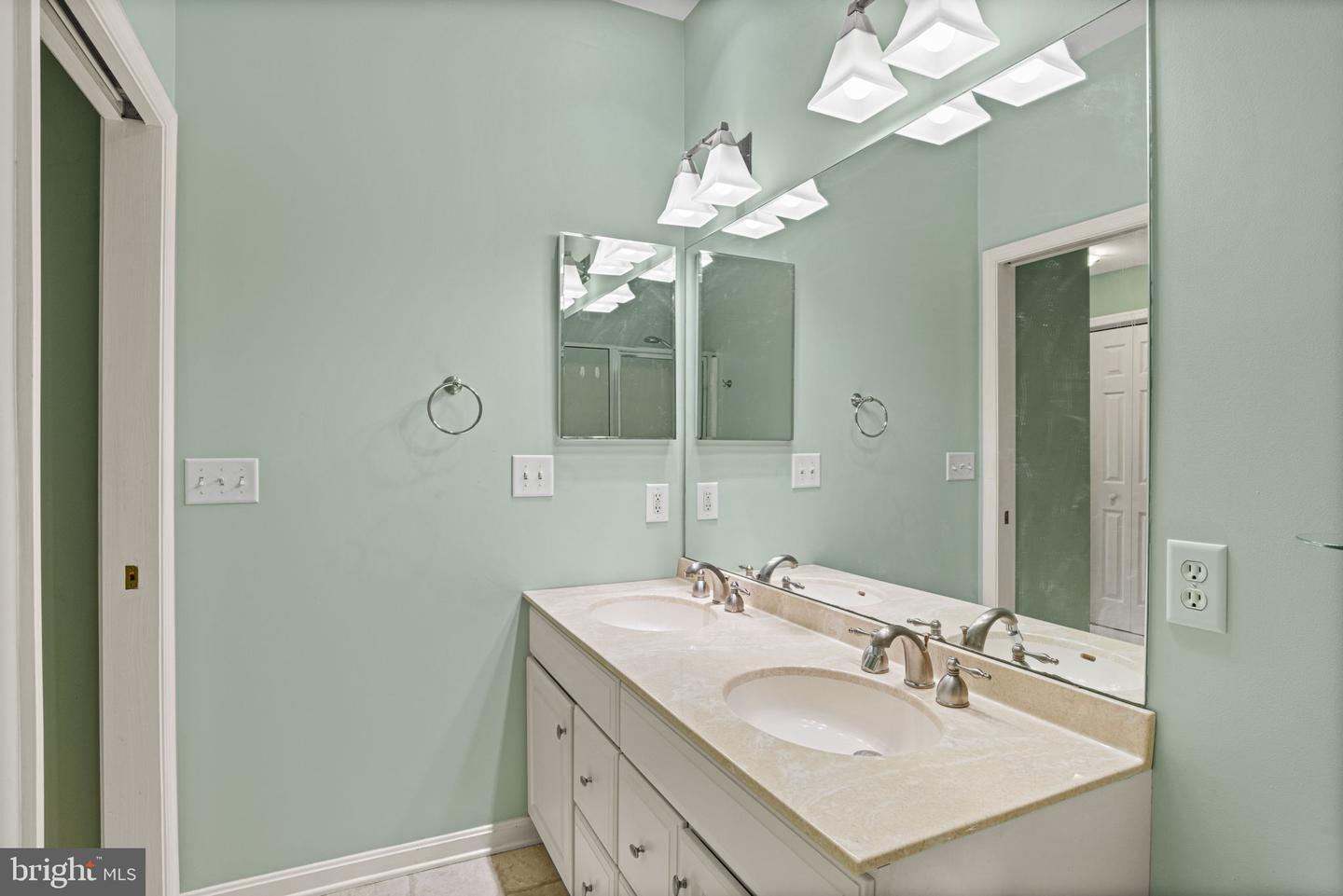 2271 Southpoint Dr Property Photo 37