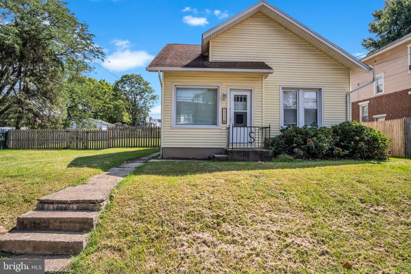 2323 Canby St Property Photo 1
