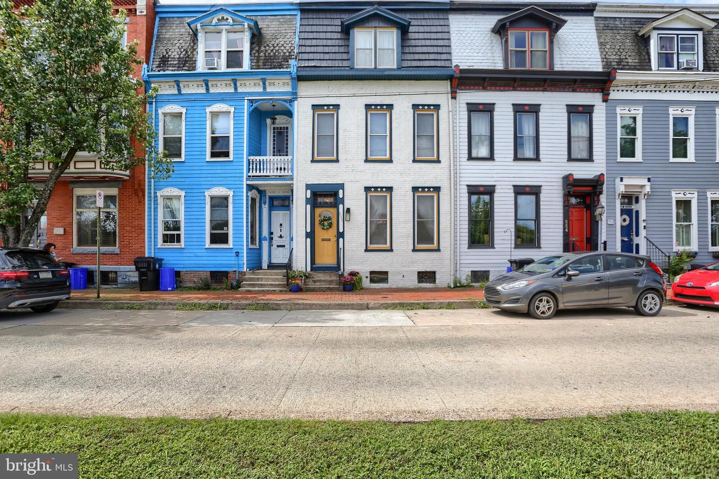 556 RACE ST Property Photo 1