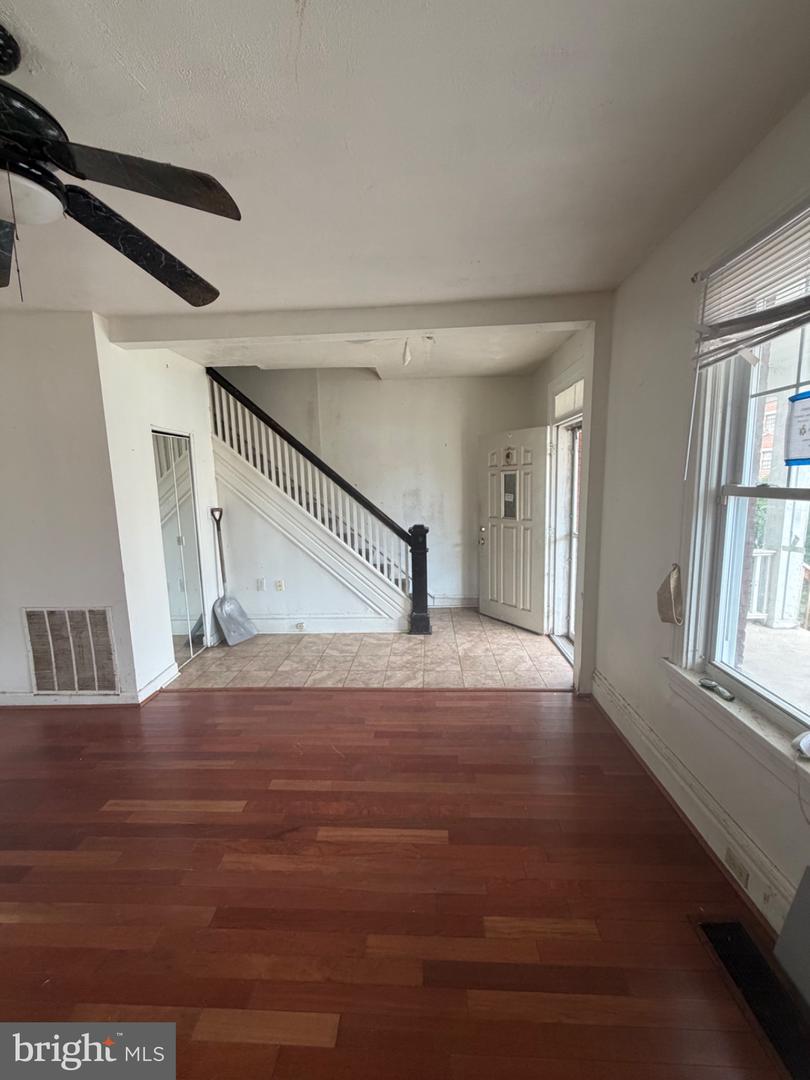 1612 Briggs St Property Photo 4