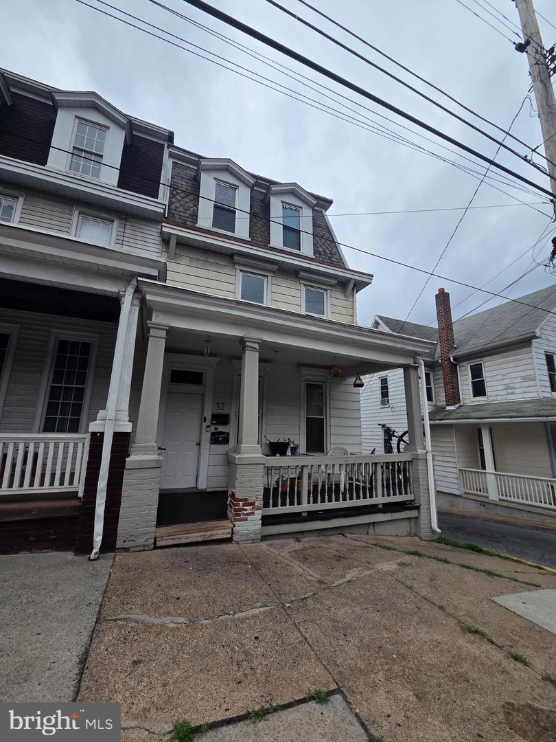 32 S HARRISBURG ST Property Photo 1