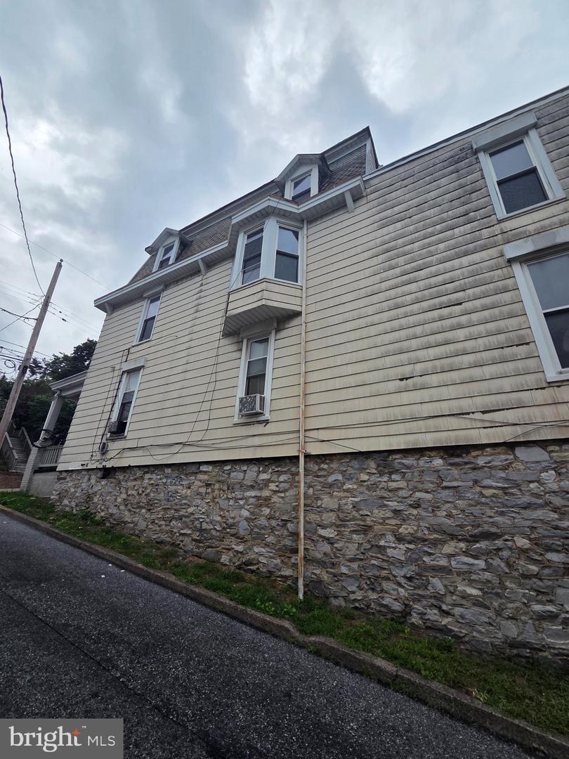32 S Harrisburg St Property Photo 3