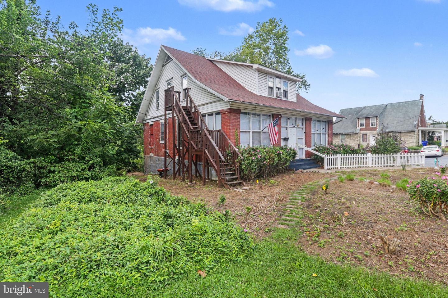 2120 Walnut St Property Photo 3