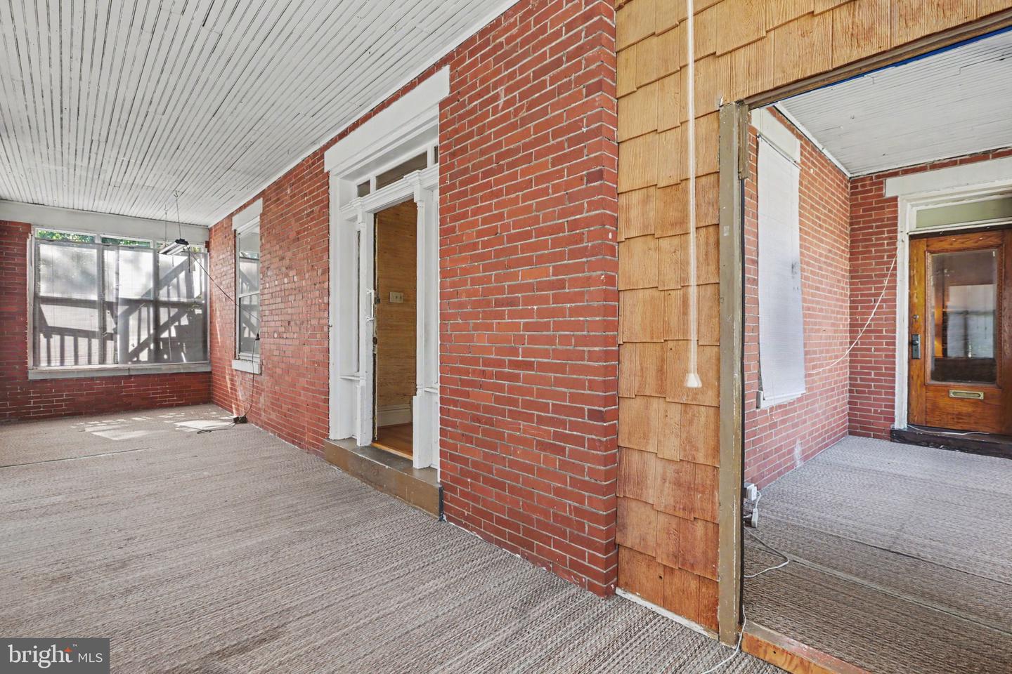 2120 Walnut St Property Photo 4