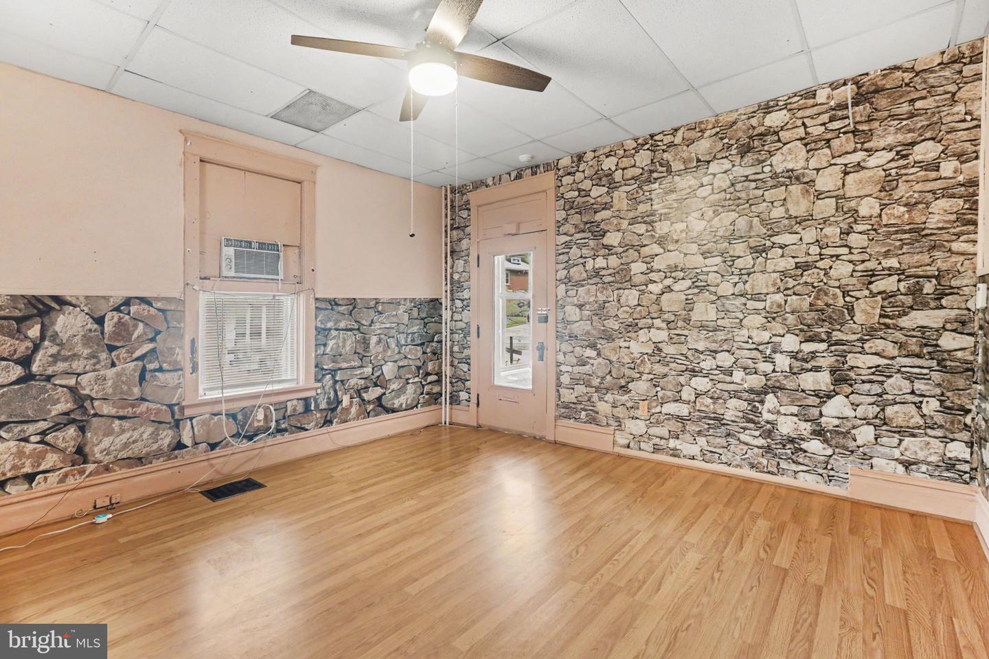 2120 Walnut St Property Photo 7