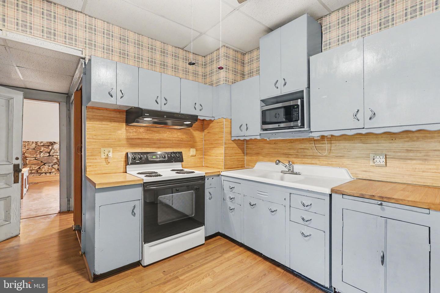 2120 Walnut St Property Photo 8