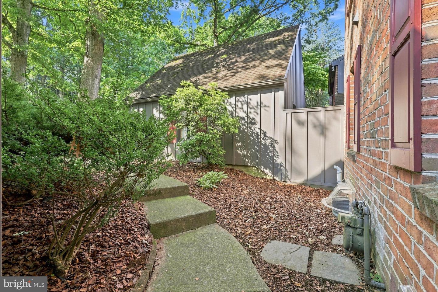 1203 Limerick Ct Property Photo 3