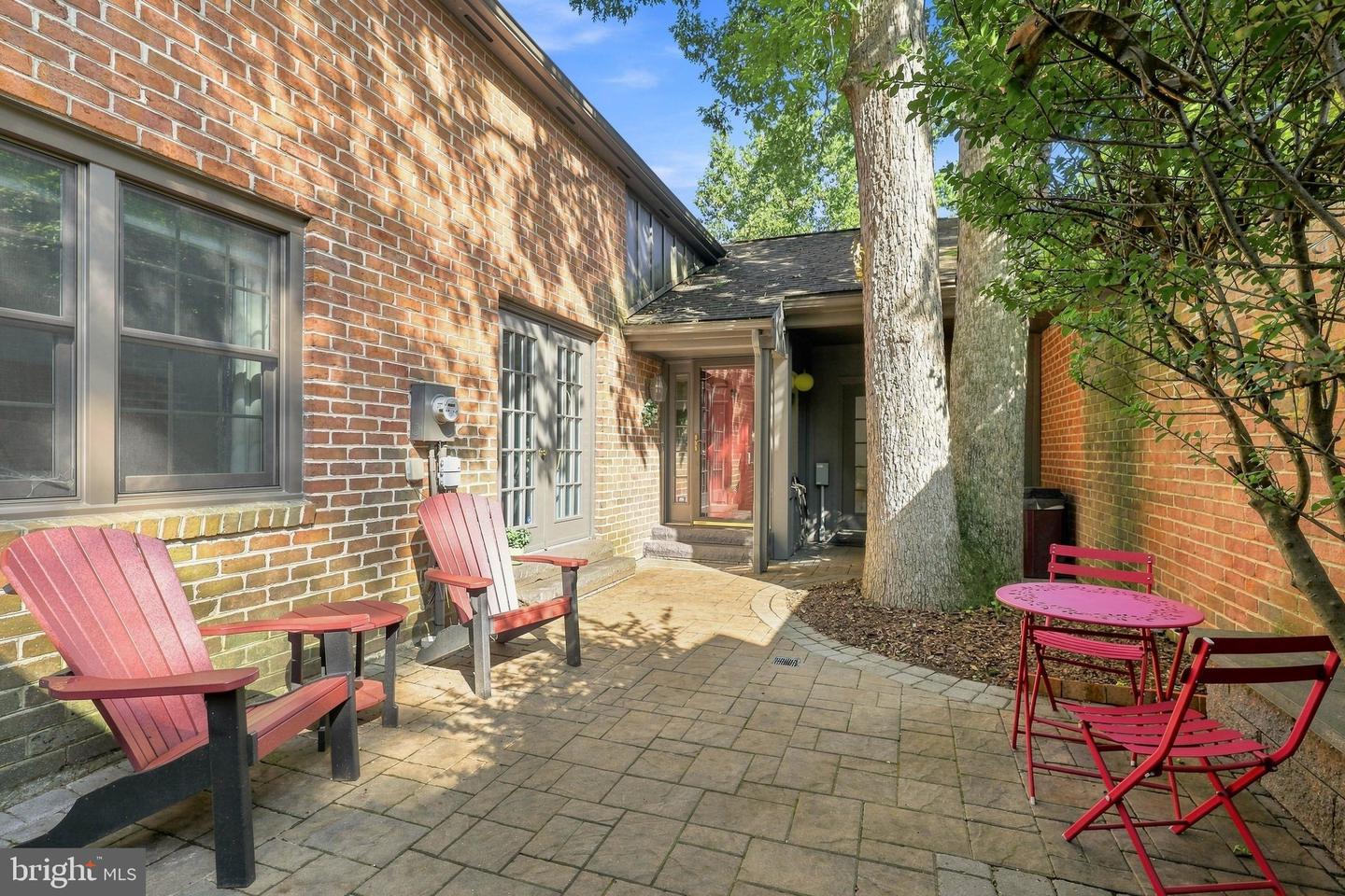 1203 Limerick Ct Property Photo 4