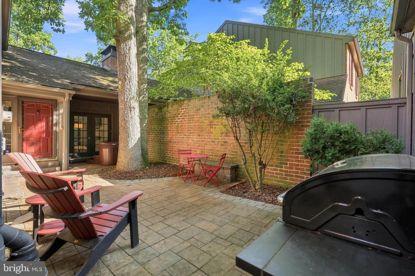1203 Limerick Ct Property Photo 5