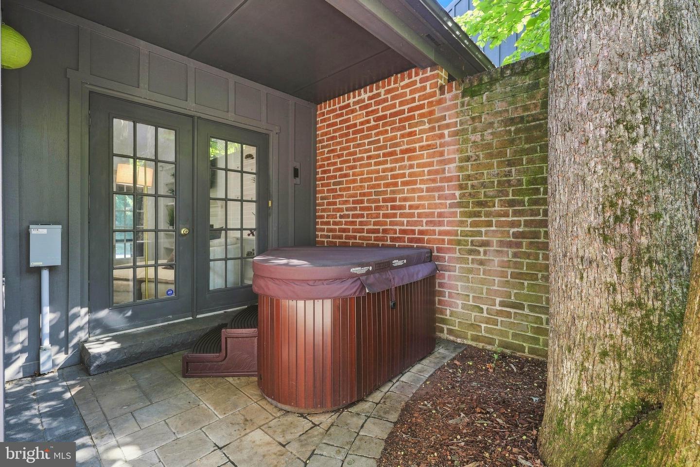 1203 Limerick Ct Property Photo 6