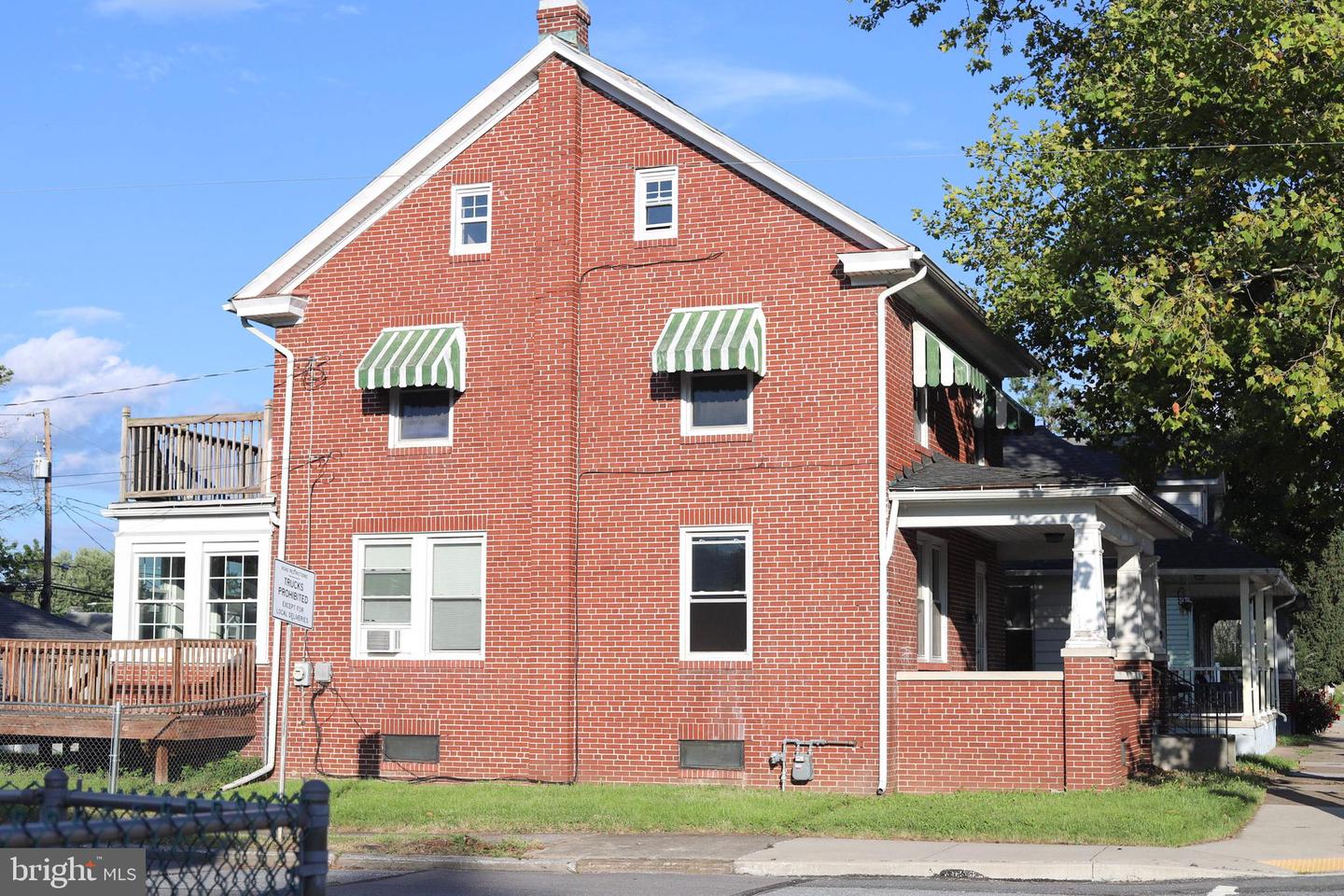 502 2nd St Property Photo 1
