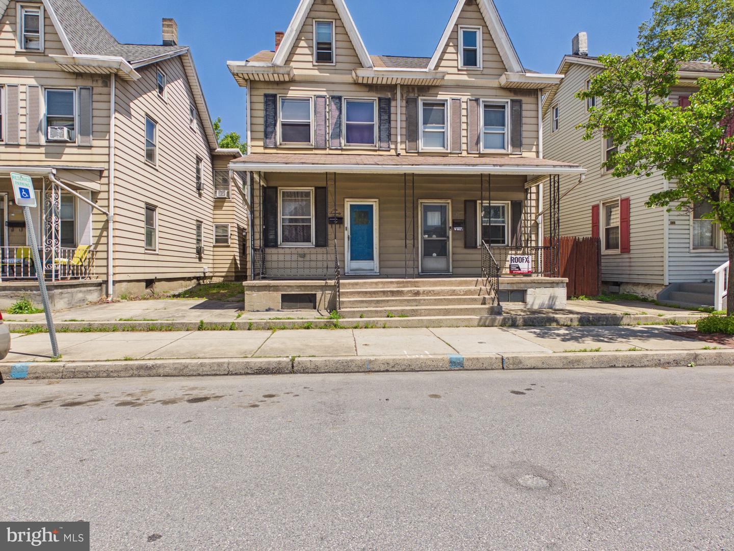 673 S Front St Property Photo 1