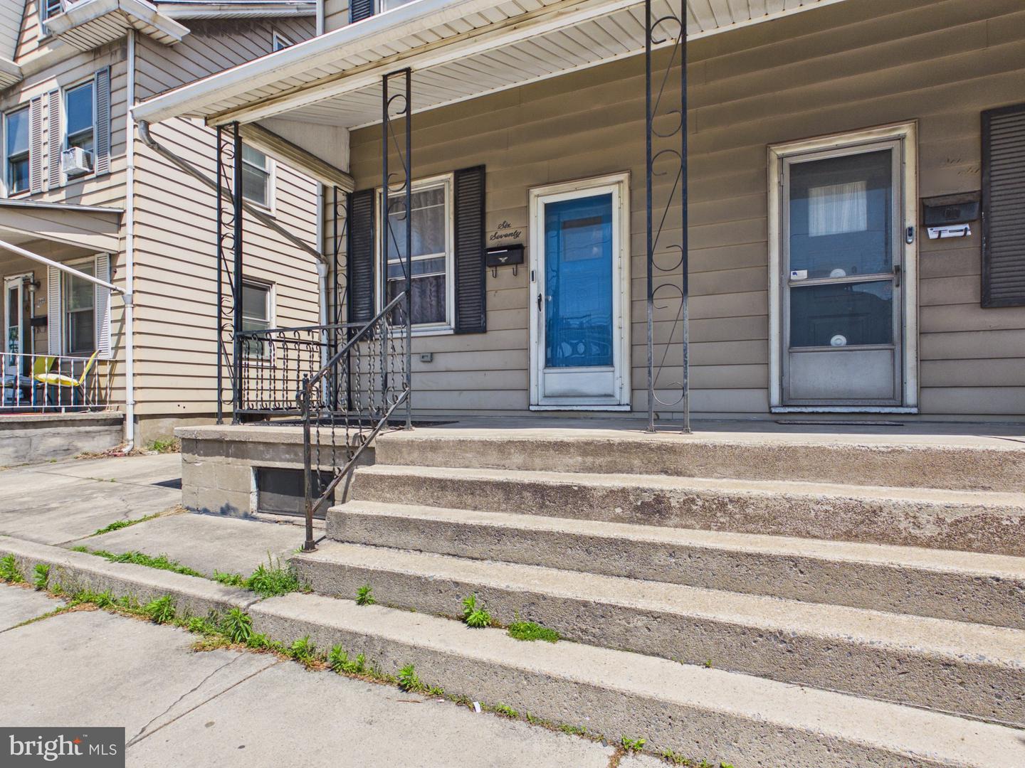 673 S Front St Property Photo 2