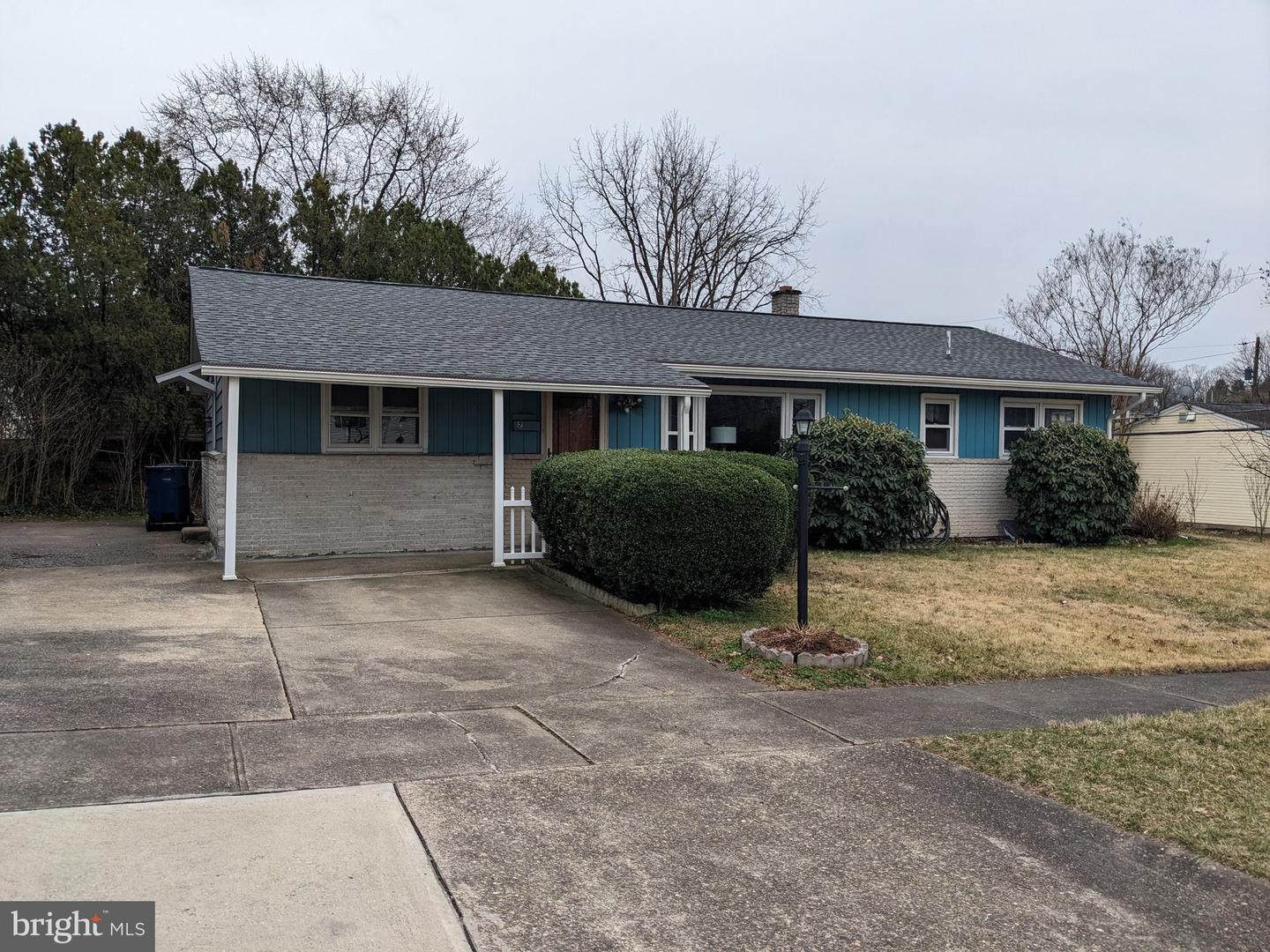 2 Greenwood Cir Property Photo 1