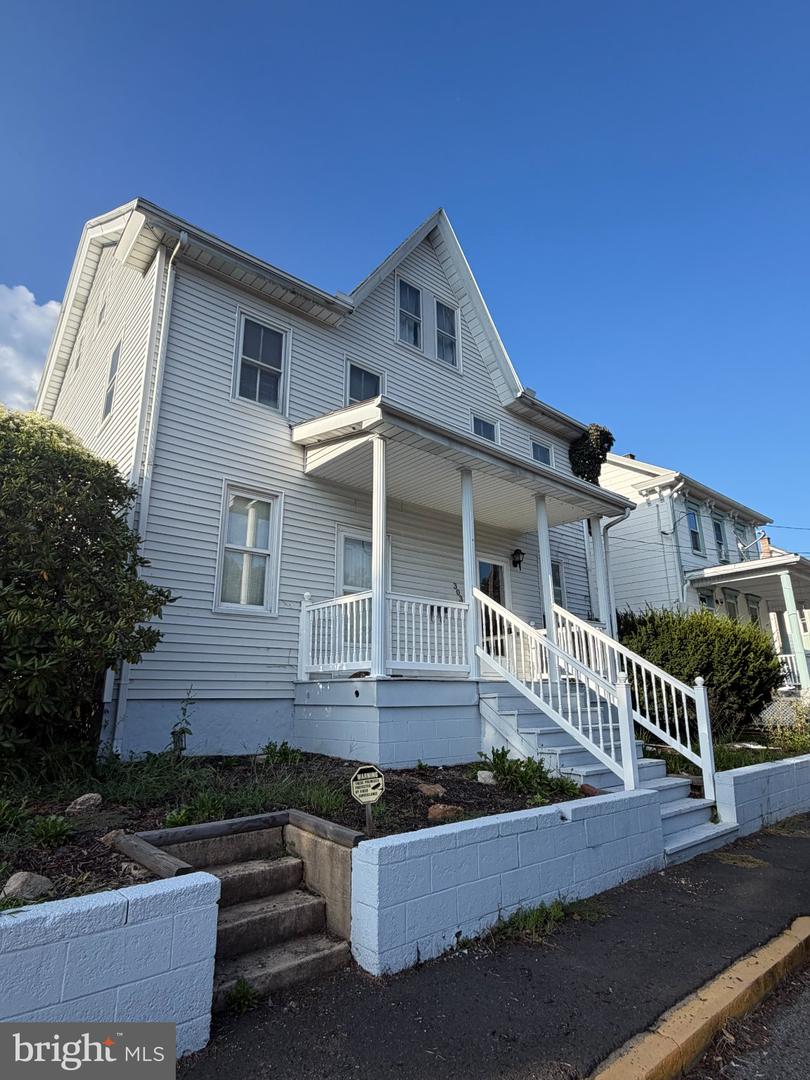 303 Vine St Property Photo 1