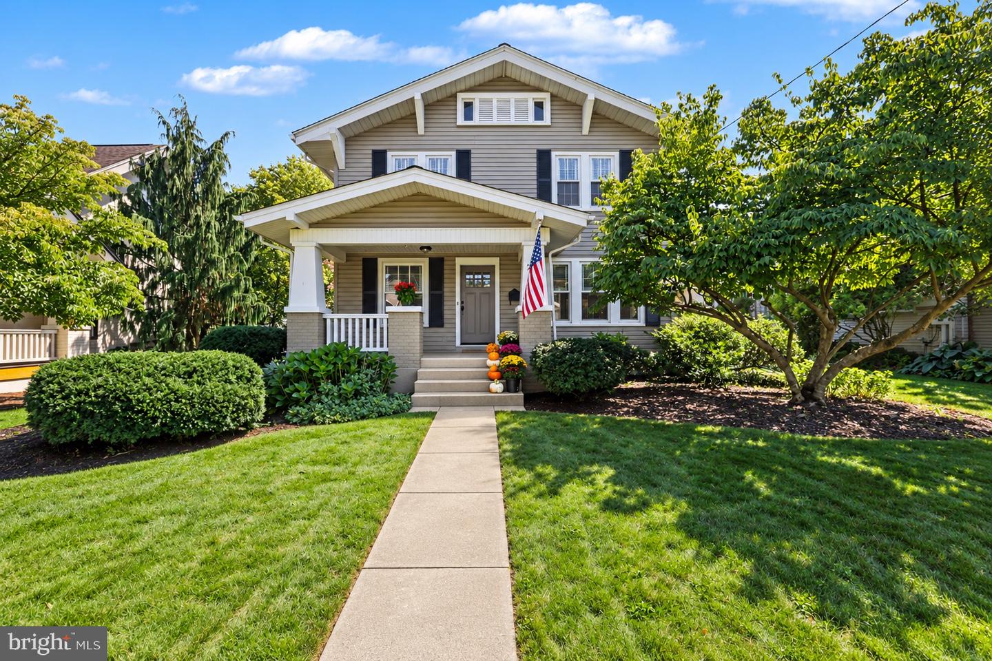 268 E AREBA AVE