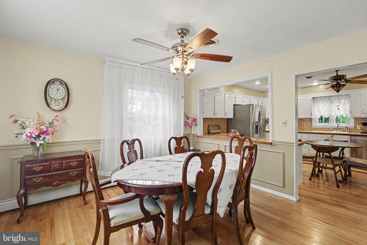 27 Forest Ave Property Photo 6