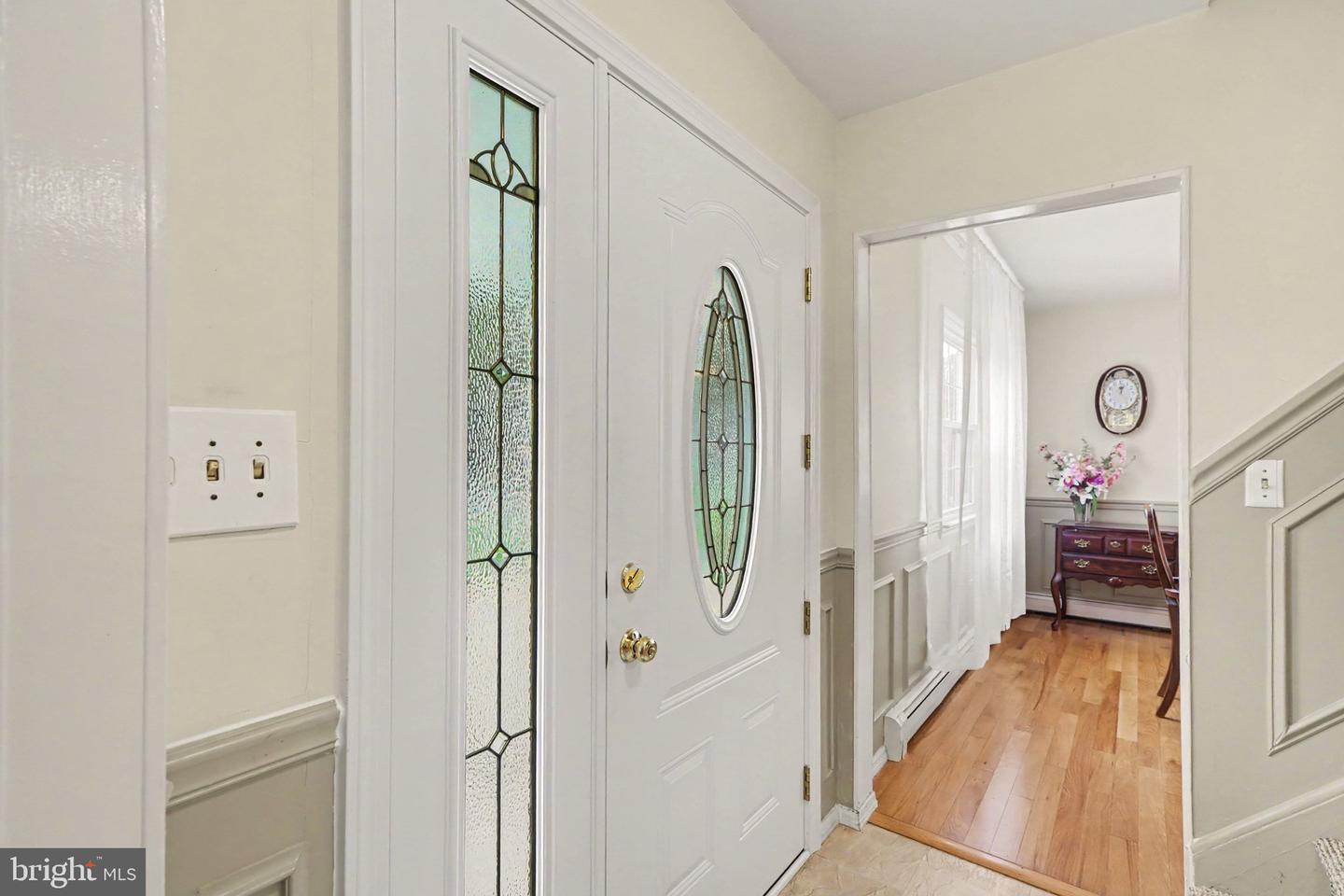 27 Forest Ave Property Photo 18