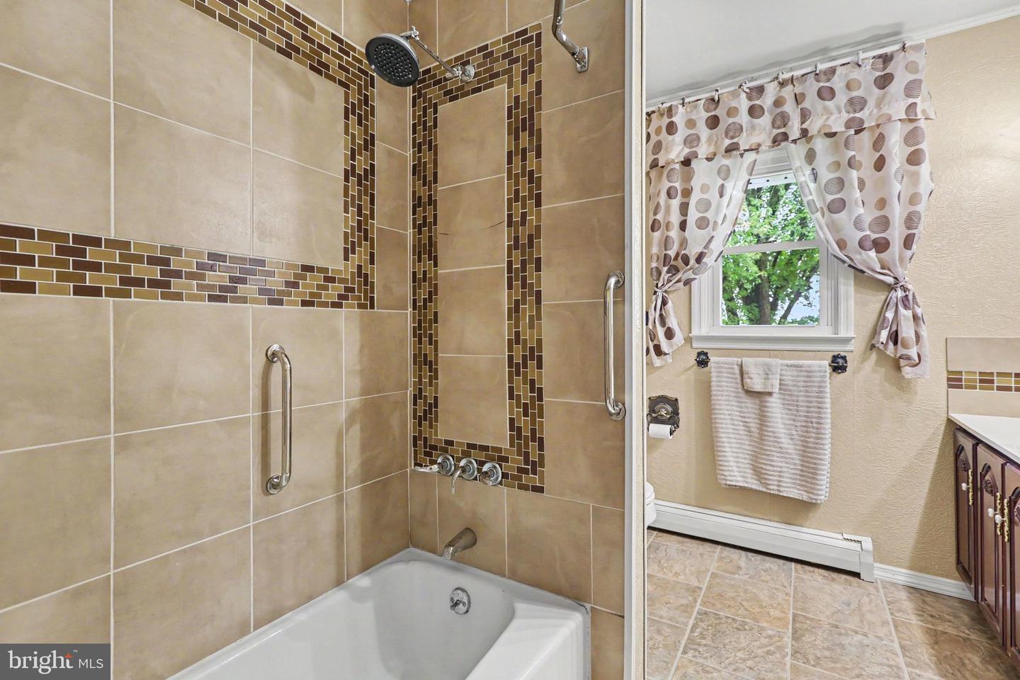 27 Forest Ave Property Photo 24