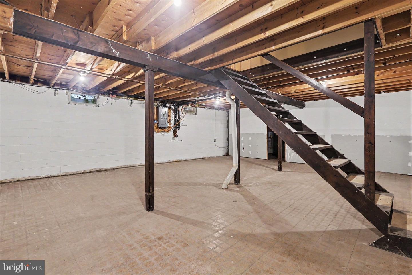27 Forest Ave Property Photo 25