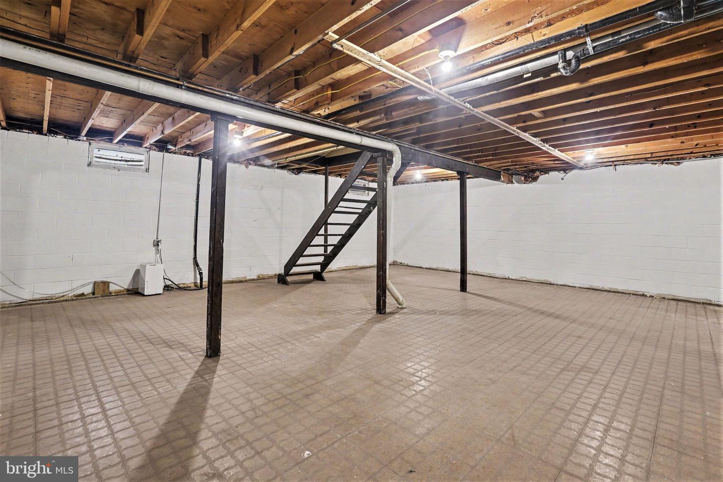 27 Forest Ave Property Photo 26