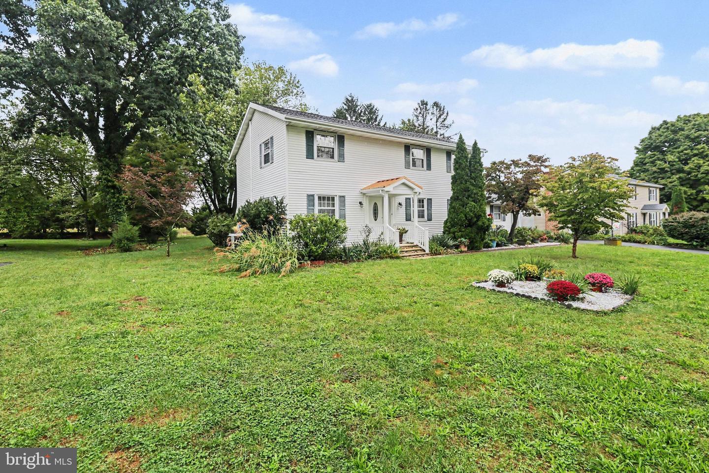 27 Forest Ave Property Photo 28