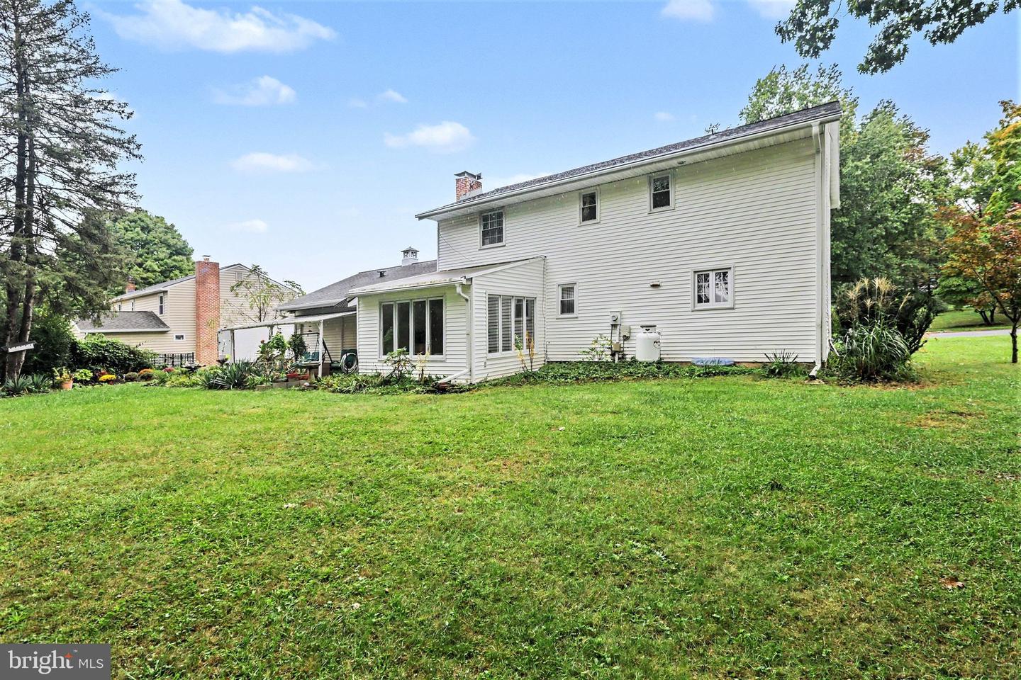 27 Forest Ave Property Photo 35
